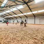 Dom wakacyjny Rustic Estate With Sauna Ambly